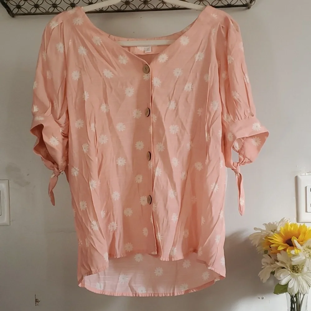 Pink dasiy Lauren Conrad top - Picture 1 of 8